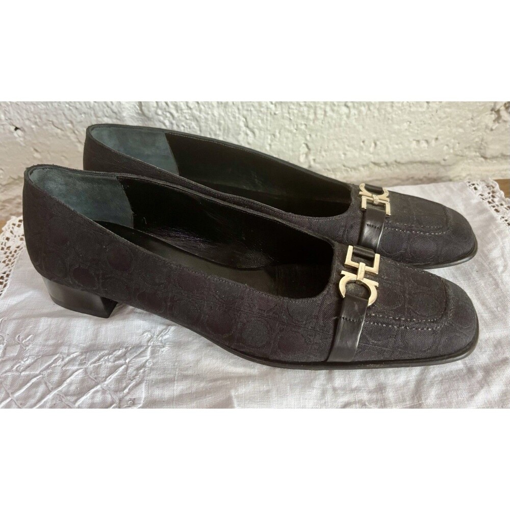 Salvatore Ferragamo Italy Womens 7.5 AA Black Signature Gancini Dress Shoe Pumps